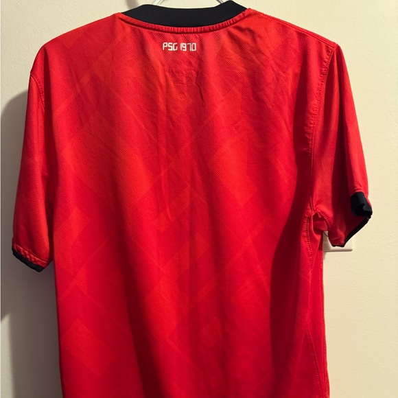 Medium Red PSG jersey - Picture 2 of 2